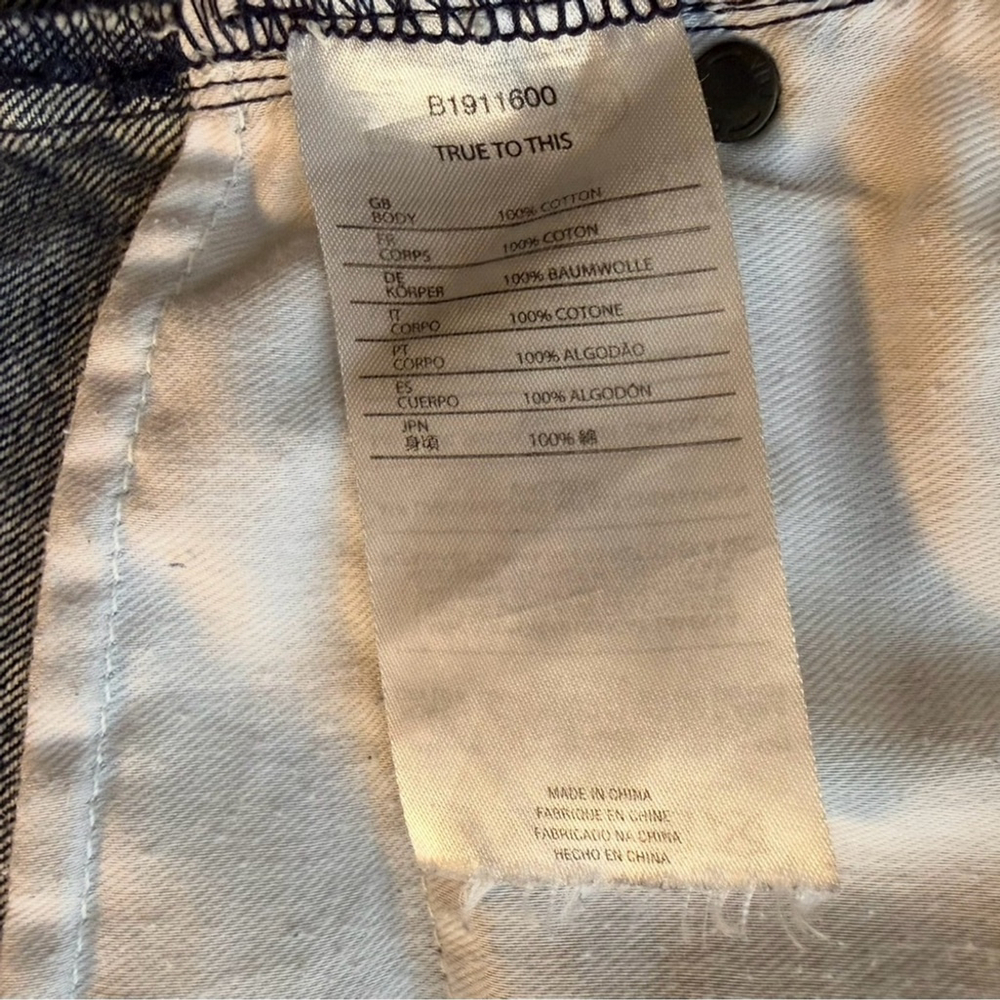Volcom Y2K Denim Frayed Hem Shorts Size 28 Festival Distressed Denim Streetwear - Picture 12 of 12